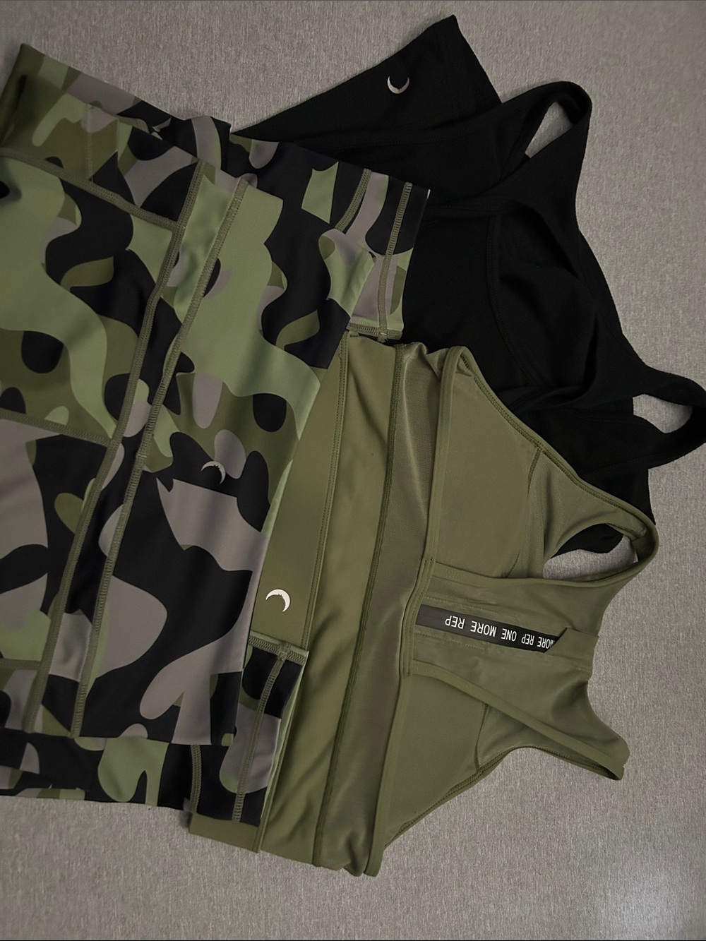 ZYIA Olive Green Sports Bra L & Black Active Tank M - Camo leggings 8-10